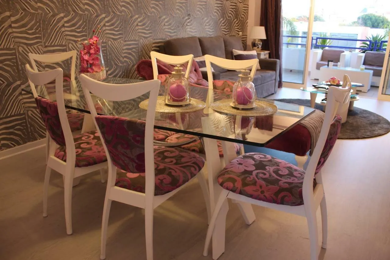 Timeless Vacations Vilamoura Marina Flat Wifi & Pool Apartment